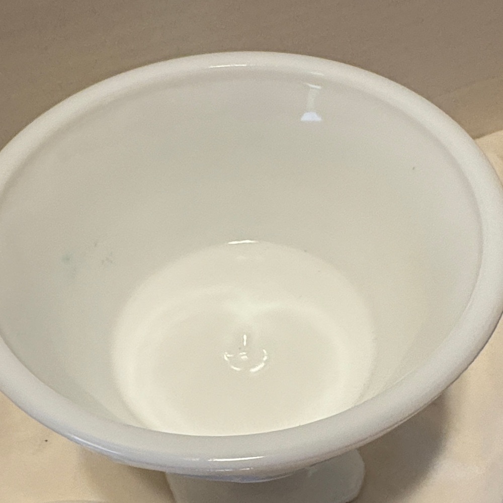 White Decorative Lidded Bowl - Picture 4 of 7